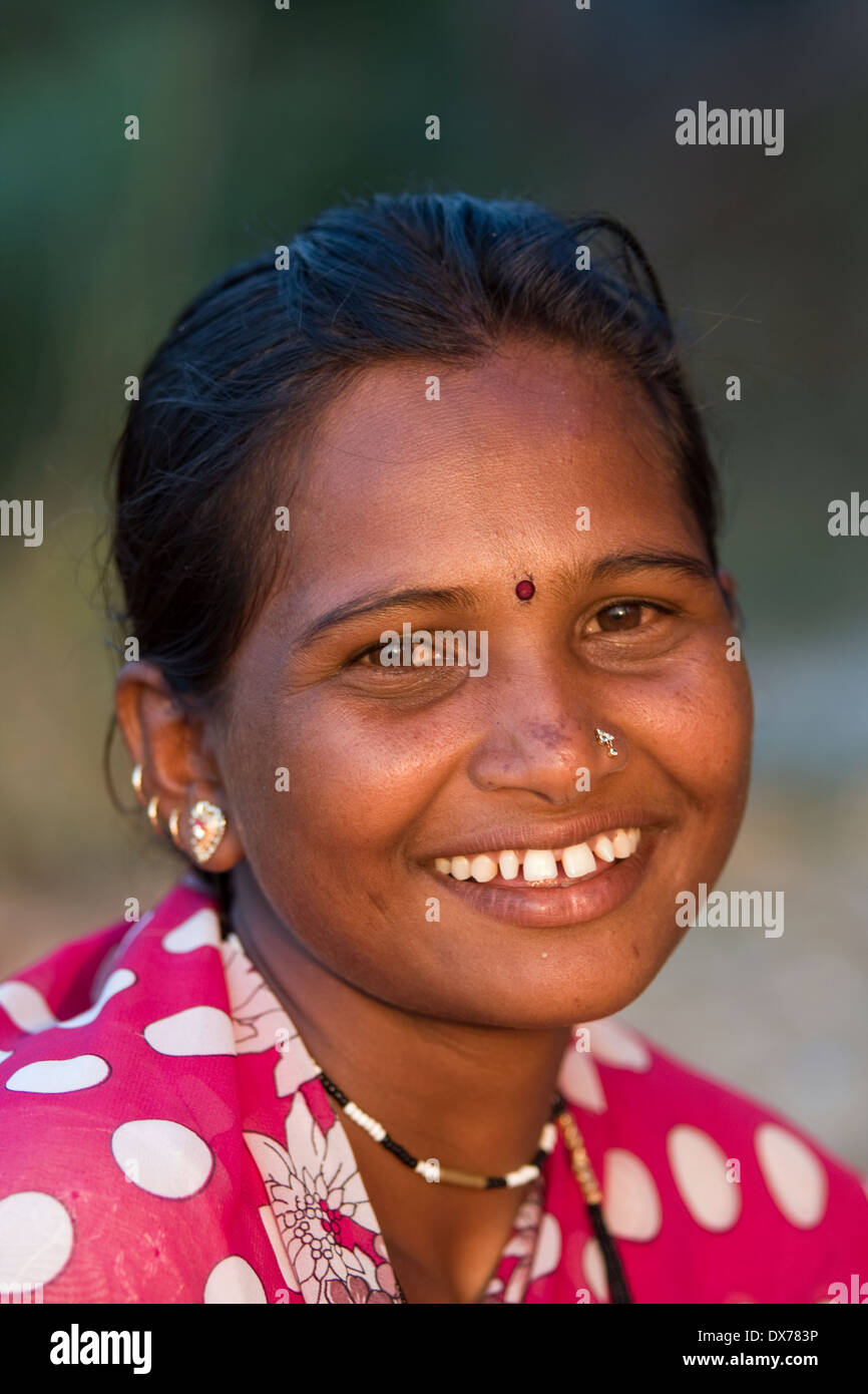 Ritratto di un sorridente donna indiana Foto Stock