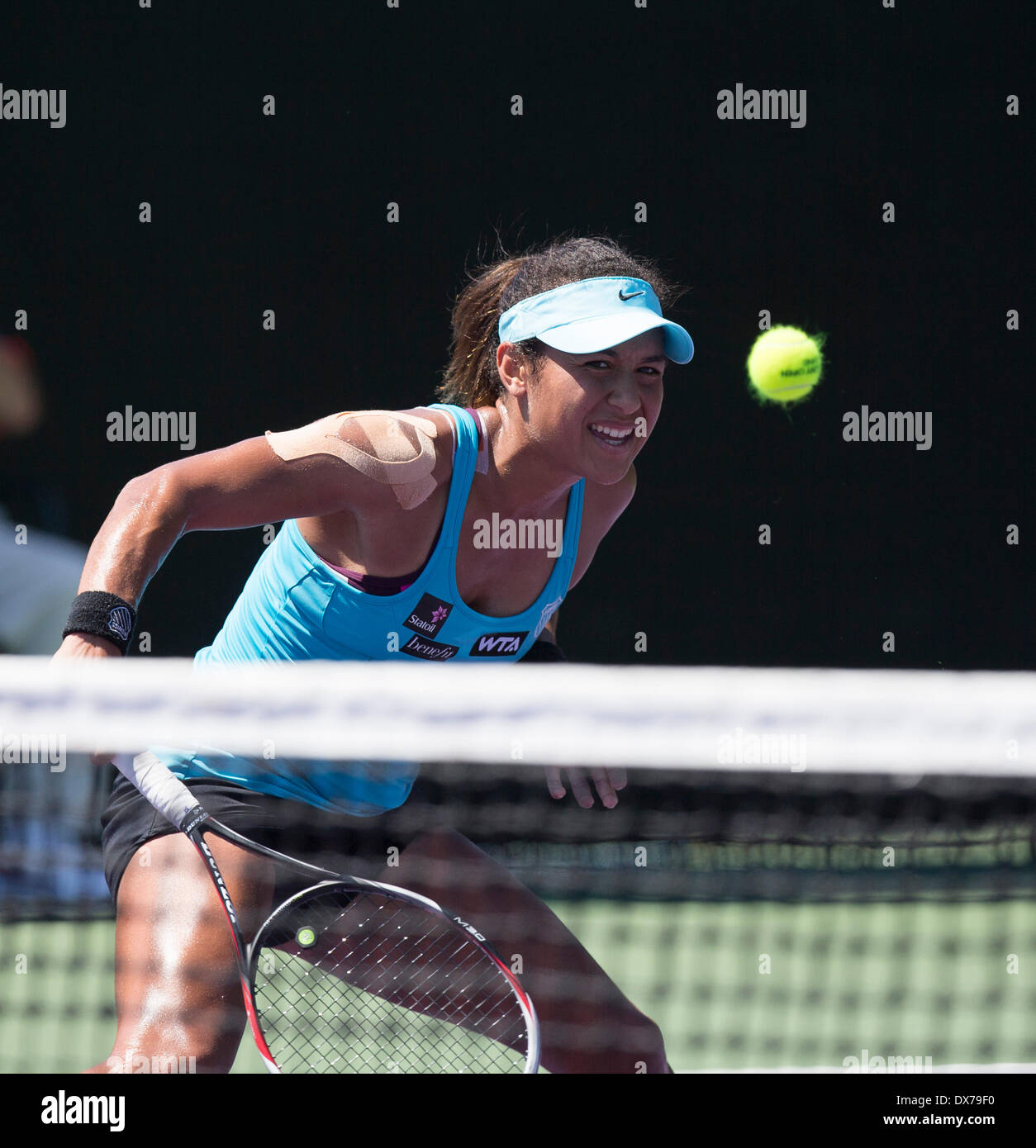 Key Biscayne, Miami, Florida, Stati Uniti d'America. Xix marzo, 2014. Crandon Park di Key Biscayne, Miami, Florida, Stati Uniti d'America. Xix Marzo 2014. Heather Watson di Gran Bretagna perde contro Virginie RAZZANO di Francia nel primo round di Crandon Park Tennis Center, Key Biscane, Miami, Florida al Sony Open Tennis Tournament. Mercoledì 19 marzo 2014. Credito: AMN IMMAGINI/ Alamy Live News Live News Foto Stock