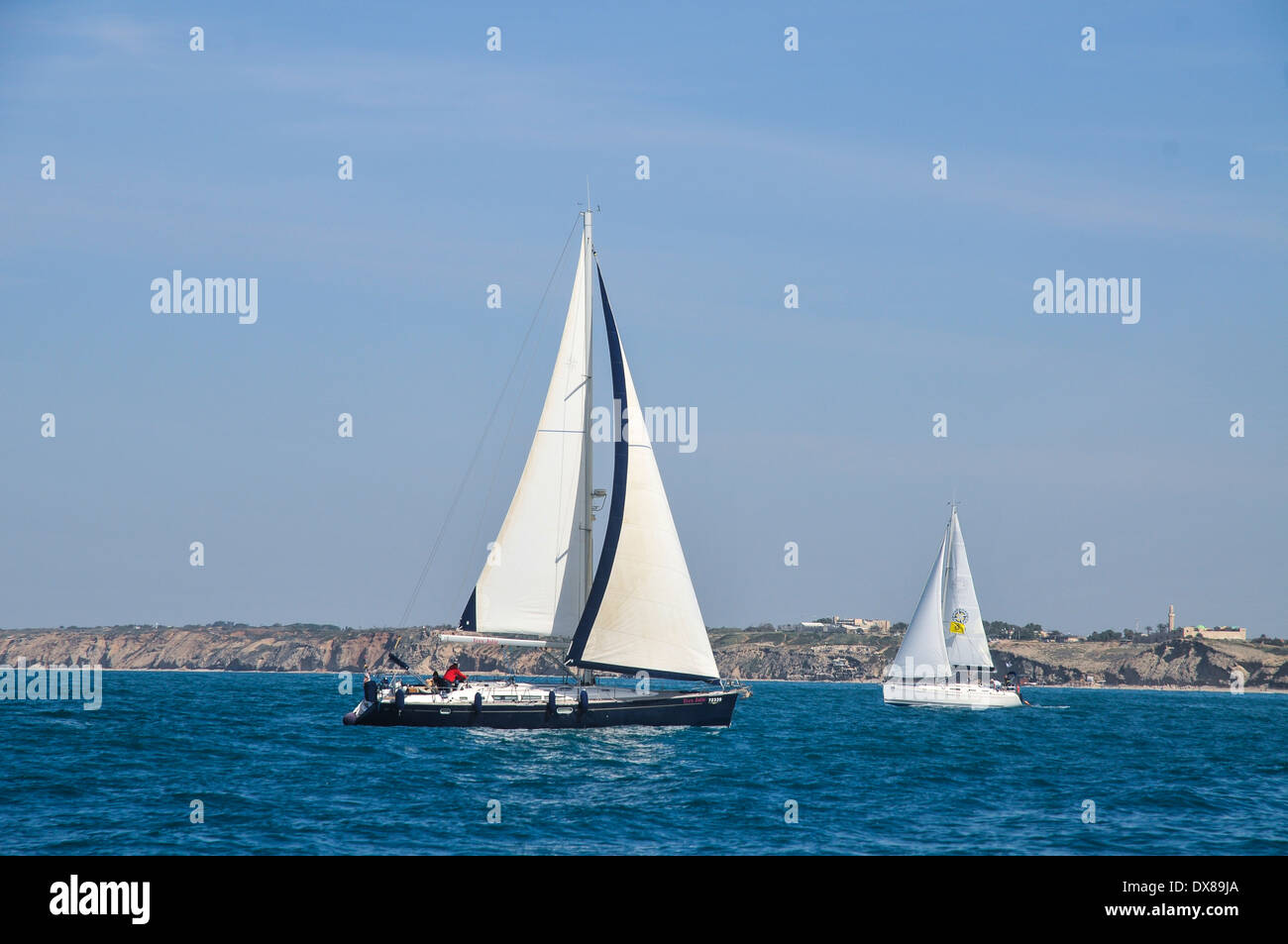 Barche a vela nel Mediterraneo. Fotografato in Israele, Herzlya Foto Stock