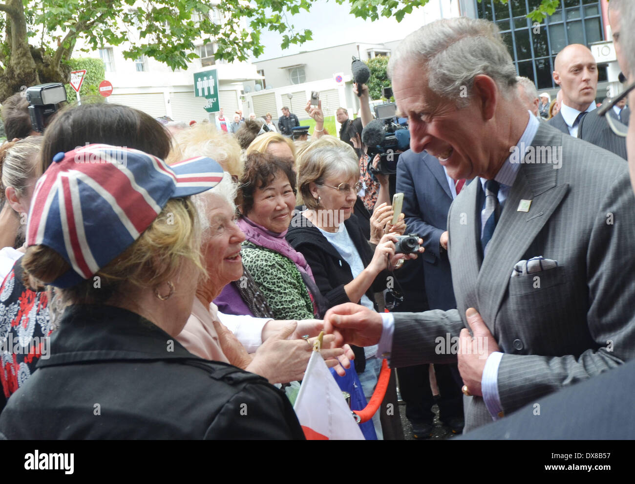 Il principe Charles, Principe di Galles Camilla, duchessa di Cornovaglia e il principe Charles, Principe di Galles visita il Bruce Mason Centre di Takapuna. Carlo e Camilla assiste una performance di bambini autore Dame Lynley Stuart Dodd del Hairy Maclary libri. Auckland, Nuova Zelanda - 12.11.12 dotate: Prince Charles, Principe di Galles quando: 12 Nov 2012 Foto Stock