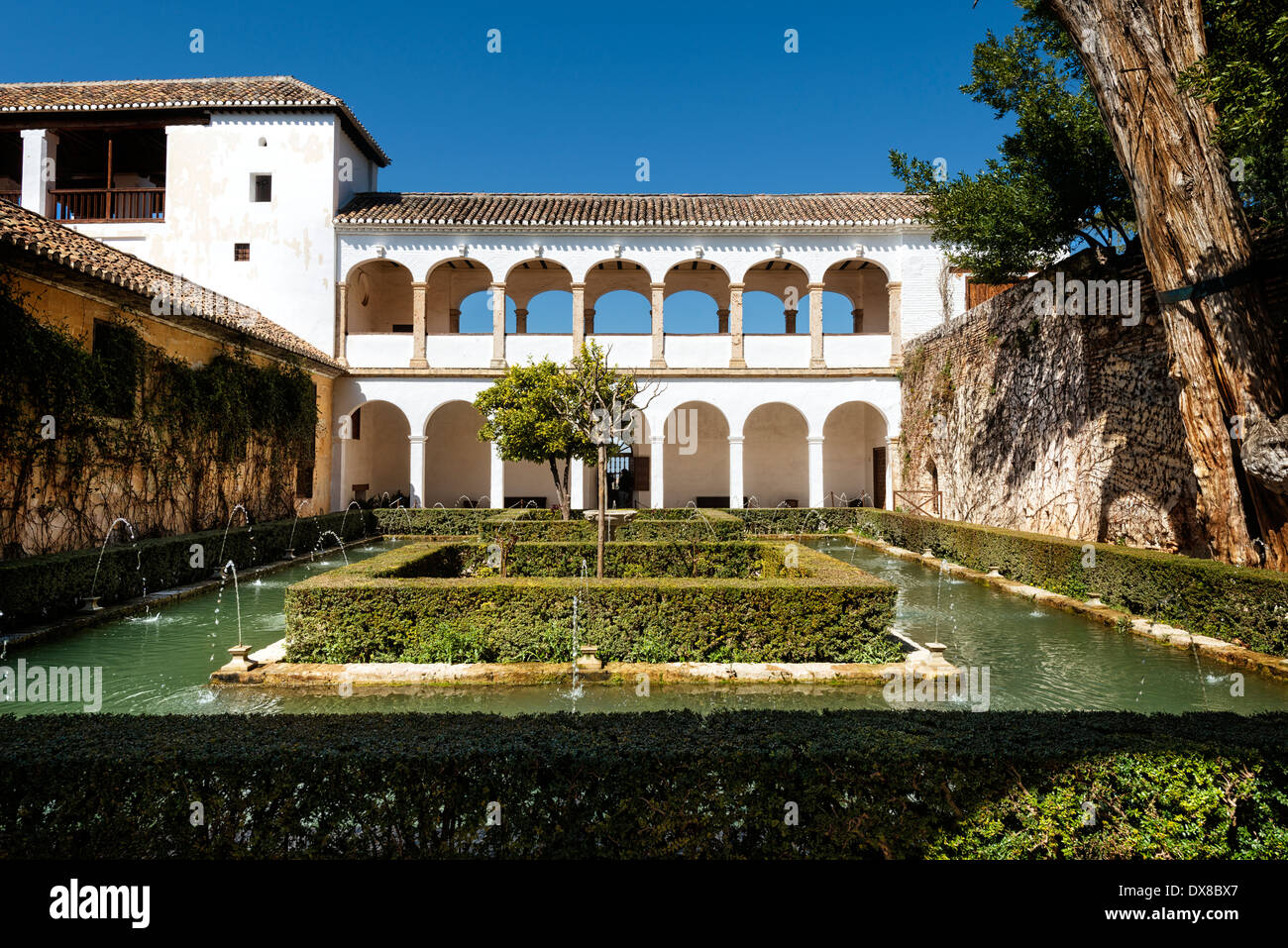 Il Sultana's Garden chiamato anche il cortile del cipresso e Palazzo del Generalife, Alhambra di Granada, Spagna Foto Stock