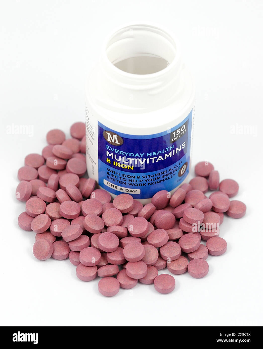 Salute quotidiana polivitaminico & ferro compresse Morrison proprio marchio Foto Stock
