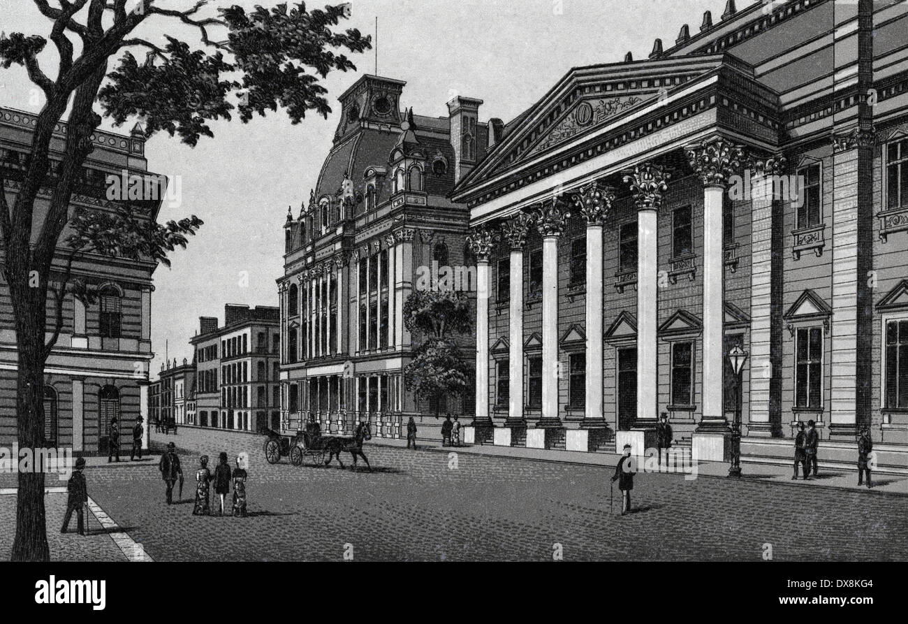 Circa 1885 Vista del Post Office (sinistra) e Banca di Montreal (destro) a Montreal, Quebec, Canada. Stampato in un souvenir antichi album utilizzando il Glaser/Frey processo litografico. Foto Stock