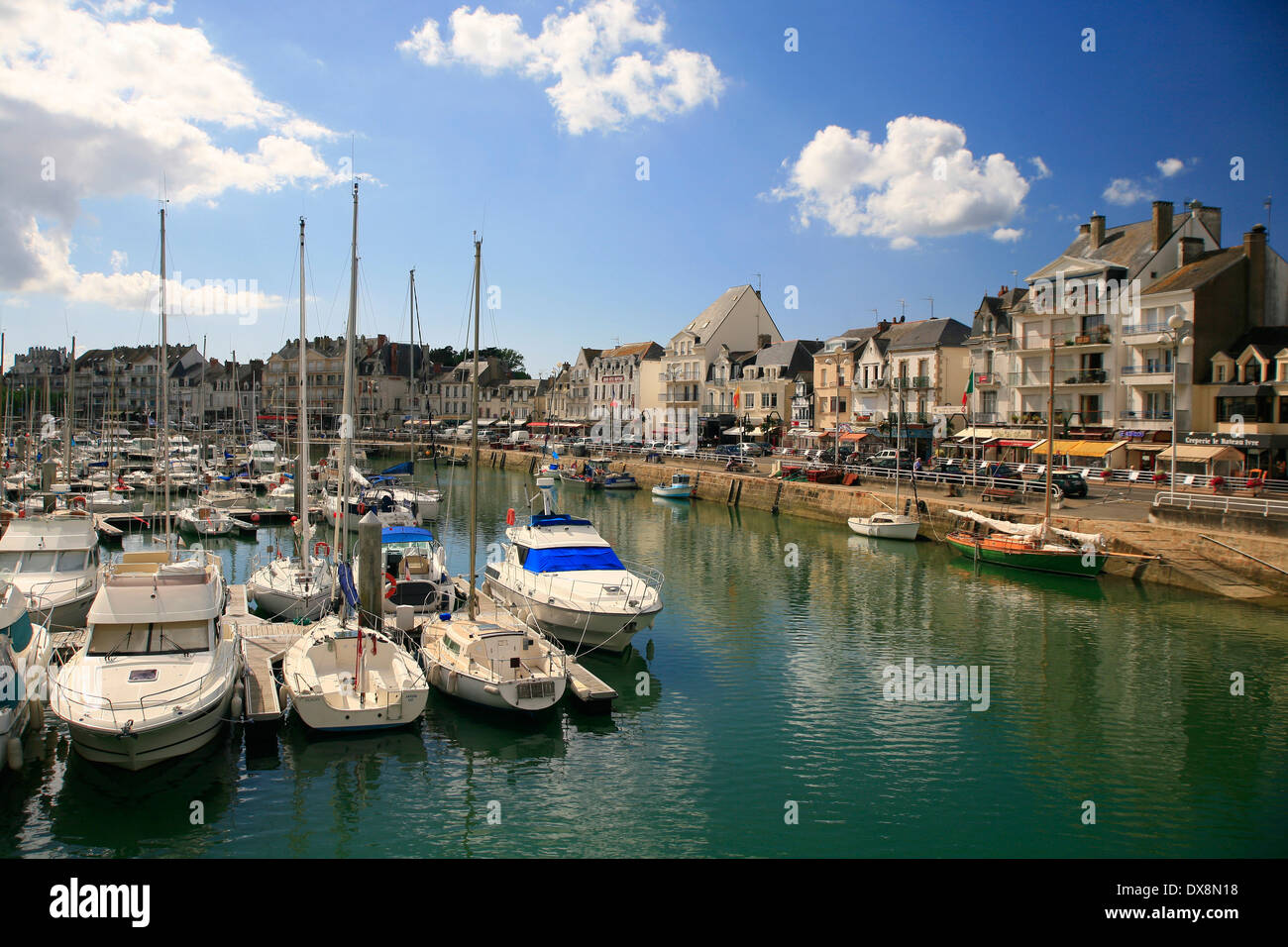 Porto le Pouliguen con yacht, Bretagna, Francia. Foto Stock