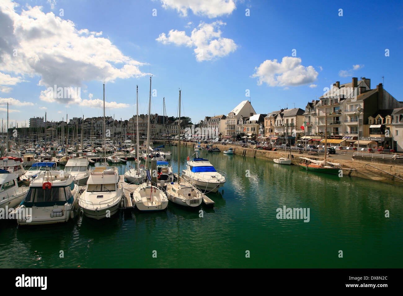 Porto le Pouliguen con yacht, Bretagna, Francia. Foto Stock