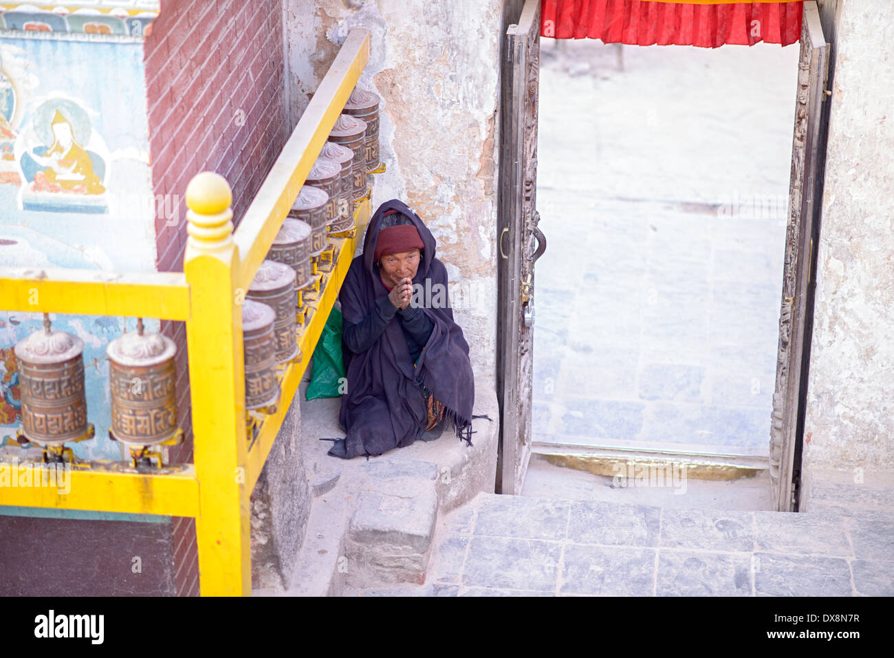 Mendicante per le strade di Kathmandu Foto Stock