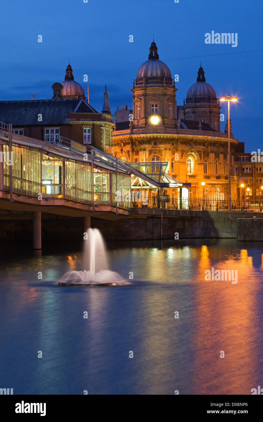 Il Museo Marittimo e Princes Quay Shopping Center nel centro di Hull. Scafo, East Yorkshire. Febbraio 2014. Foto Stock