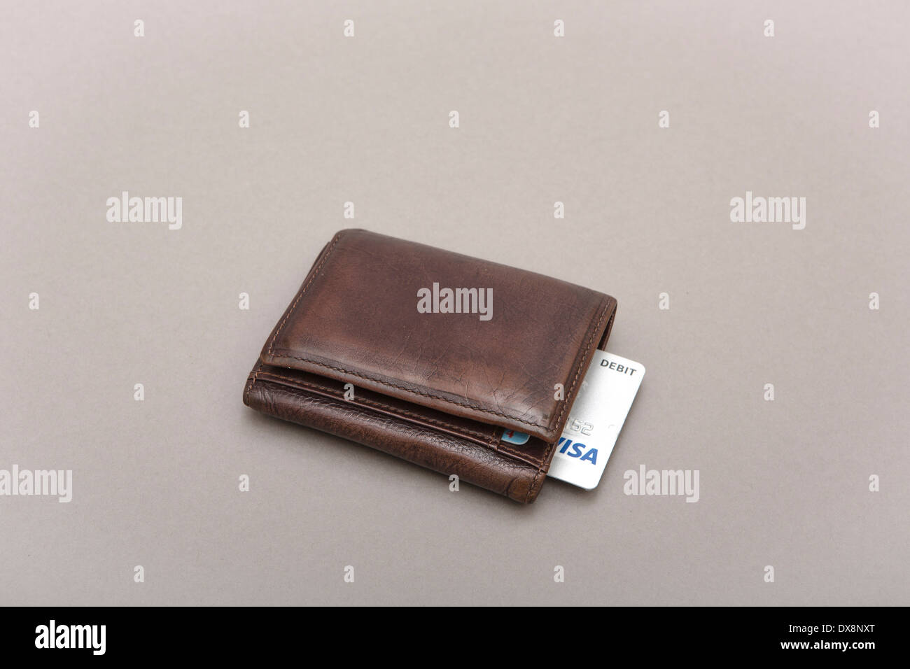 Pelle marrone portafoglio con carta visa Foto Stock