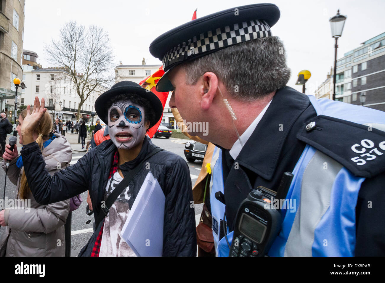 Manifestanti Anti-Fracking marzo e nel rally di Londra, Regno Unito. Foto Stock