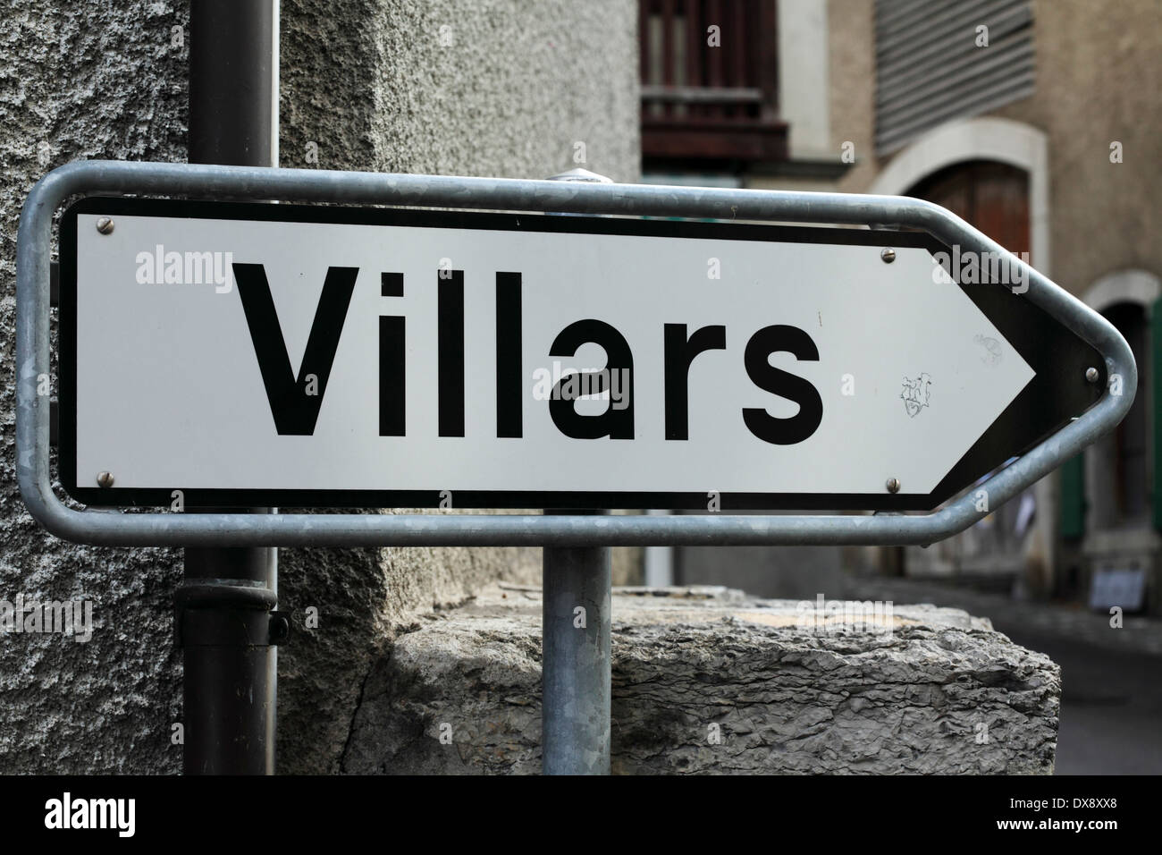 Un cartello stradale punti verso Villars in Svizzera. Foto Stock