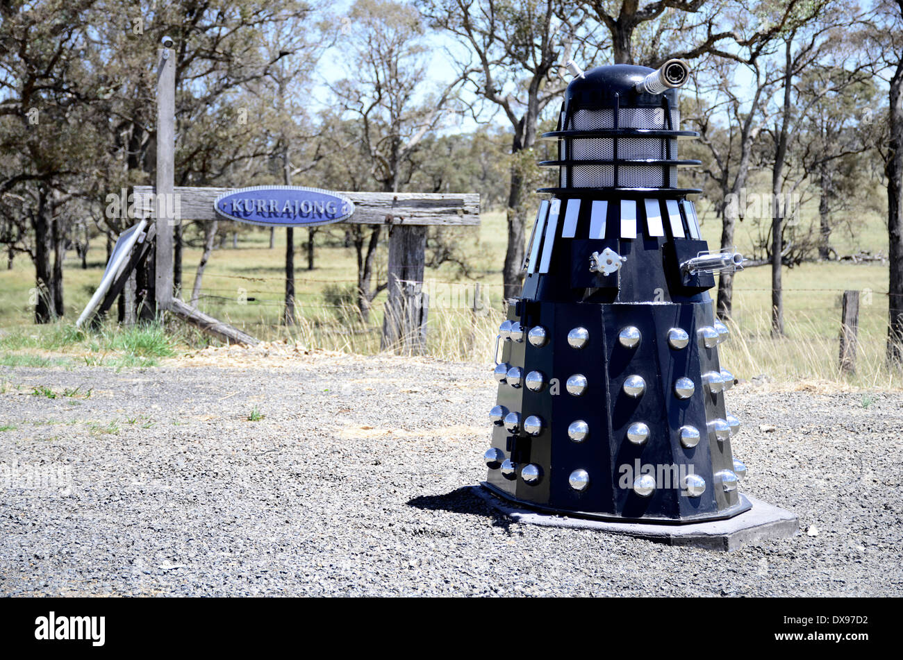 Insolito mailbox sul ciglio della strada sotto forma di un Dalek,Nuovo Galles del Sud Australia. Foto Stock