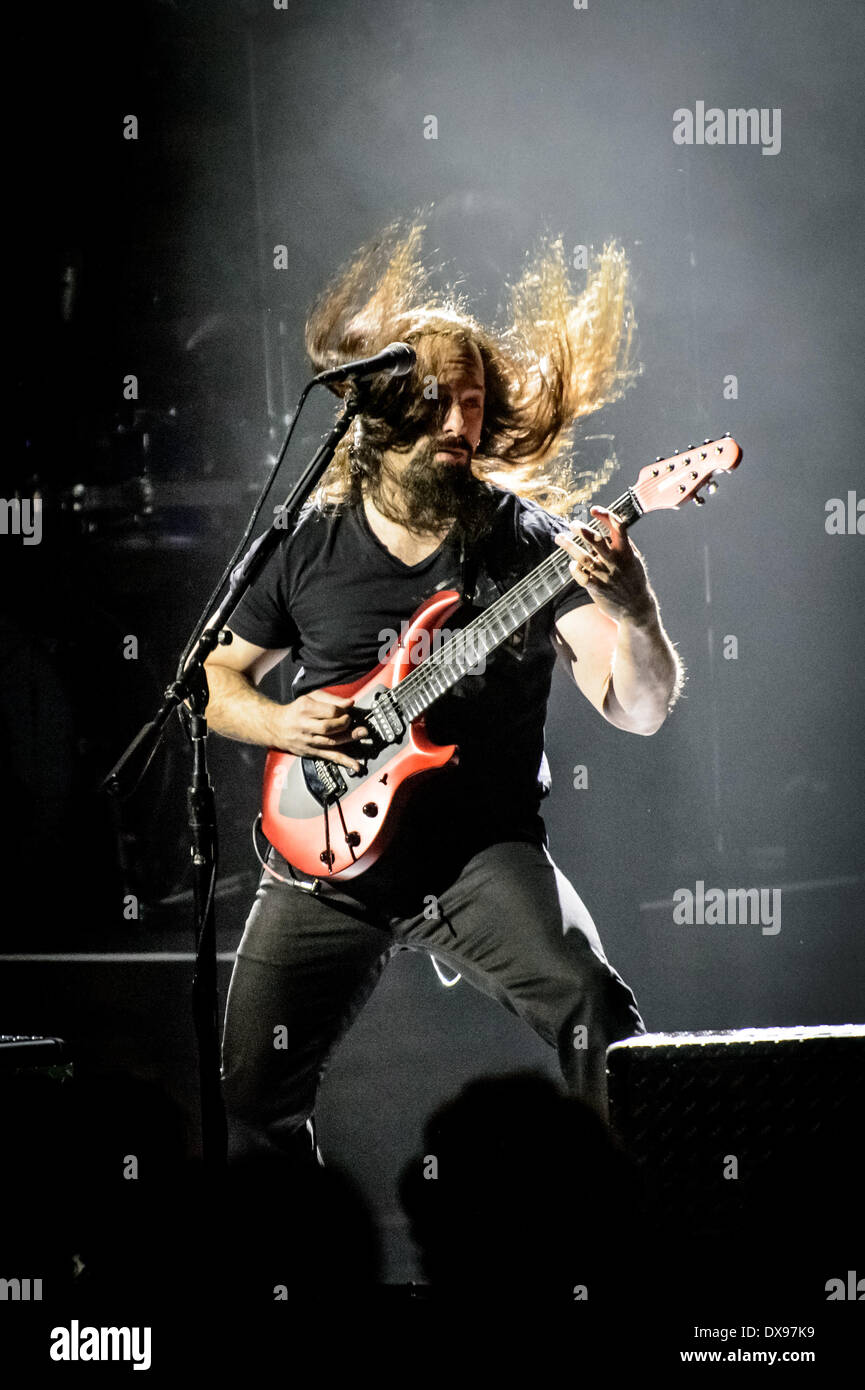 Toronto, Ontario, Canada. 20 Mar, 2014. American progressive metal/rock band 'Dream Theatre' eseguita sold out show alla Massey Hall di Toronto. I membri della band: JOHN MYUNG, Giovanni Petrucci, JAMES LABRIE, Jordan Rudess, Mike Mangini Credit: Igor Vidyashev/ZUMAPRESS.com/Alamy Live News Foto Stock