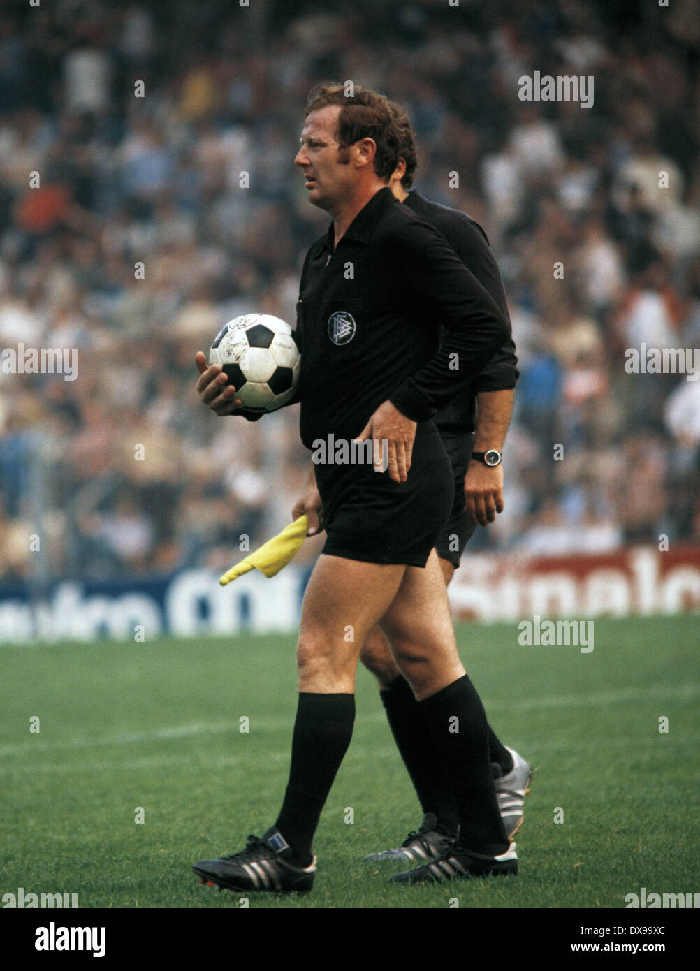 Calcio, Bundesliga, 1979/1980, Ruhr Stadio, VfL Bochum contro FC Bayern Monaco 0:1, tempo di emisaturazione break, arbitro Walter Horstmann Foto Stock