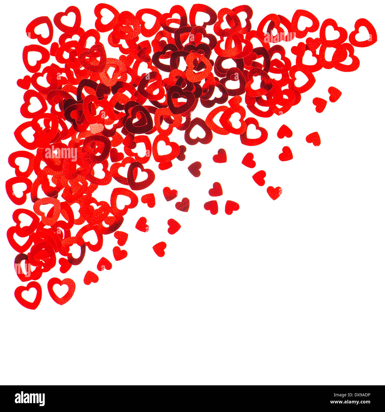 Cuore rosso a forma di decorazione di confetti. sfondo festivo Foto Stock
