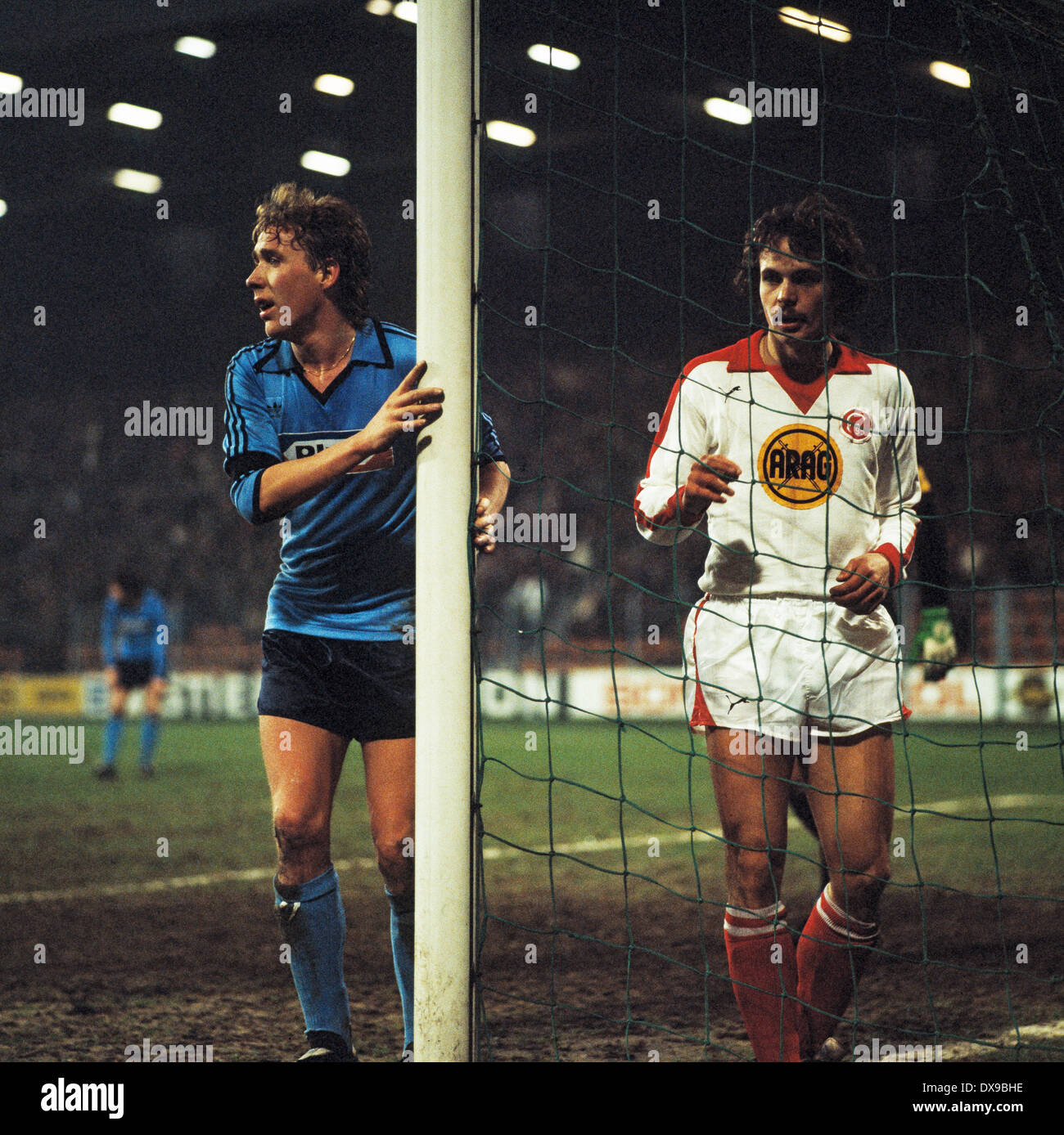 Calcio, Bundesliga, 1979/1980, Ruhrstadion, VfL Bochum contro Fortuna Duesseldorf 0:0, scena del match, Josef Kaczor (VFL) sinistro e Heinz Wirtz hanno (Fortuna) Foto Stock