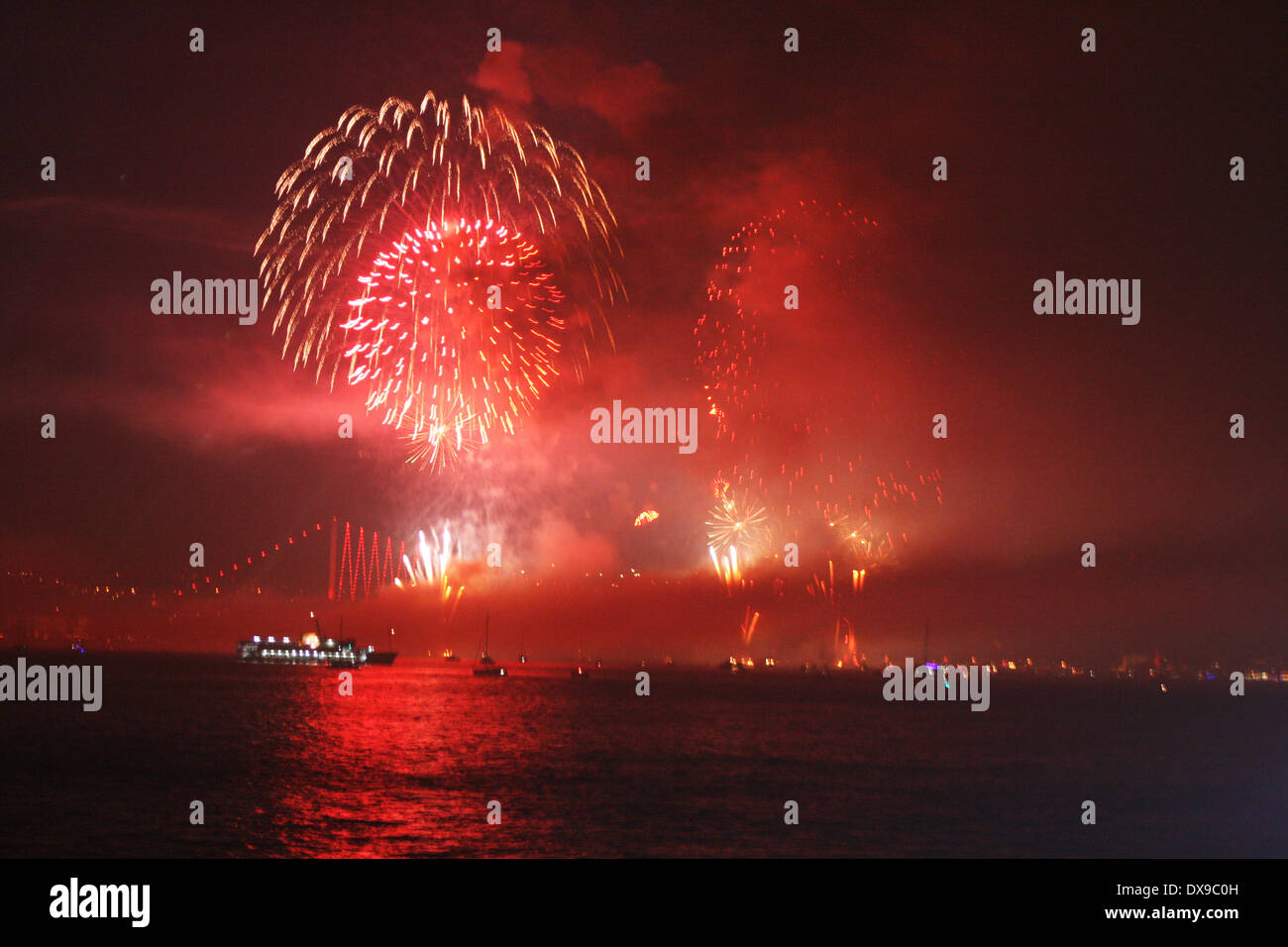 Fuochi d'artificio sul Bosforo e Istanbul a ottobre 29 - Il Giorno della Repubblica Foto Stock