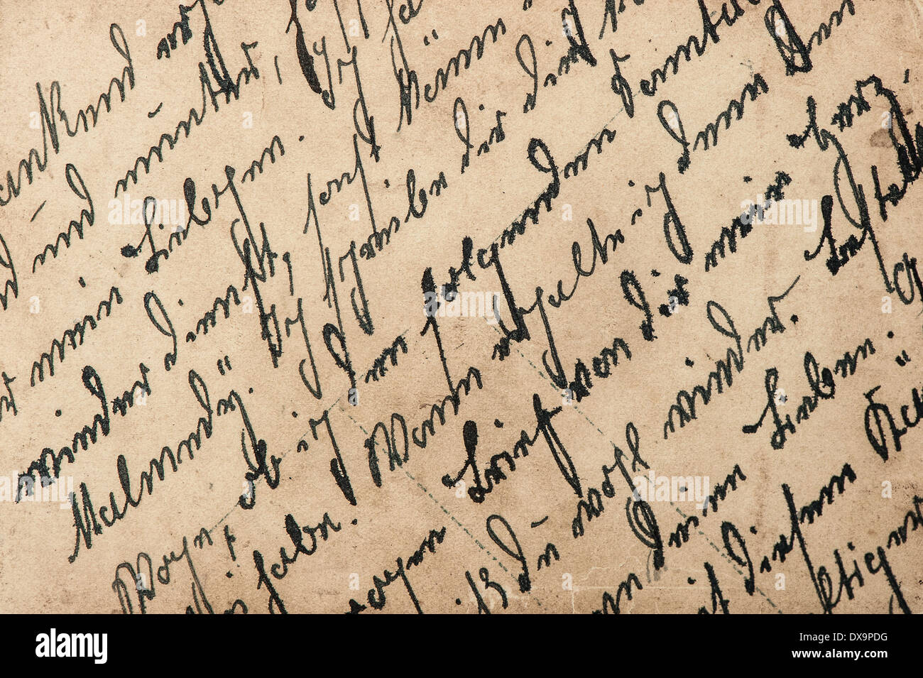 Vintage con la scrittura di un testo in lingua undefined. grungy texture di sfondo della carta Foto Stock