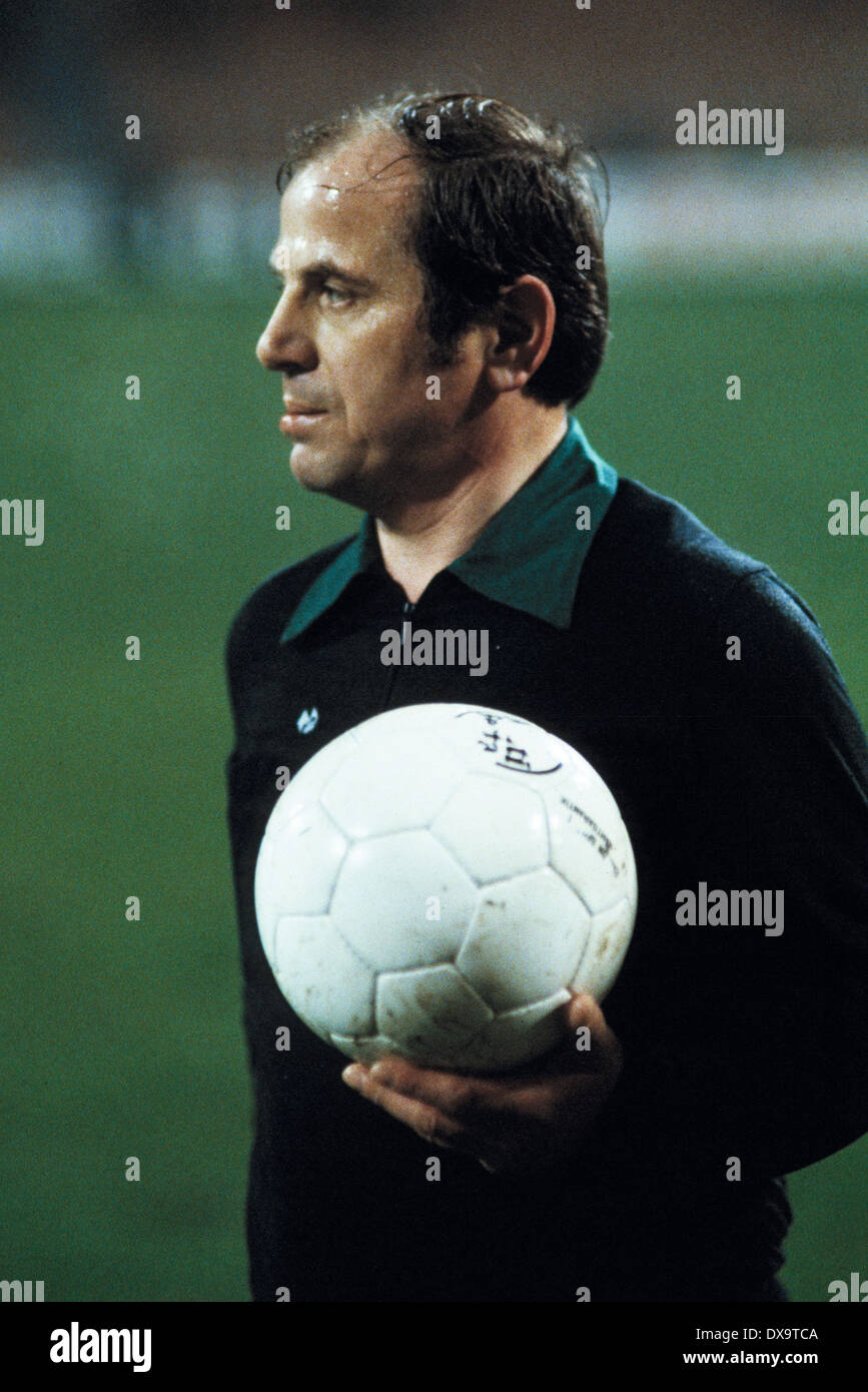 Calcio, Bundesliga, 1980/1981, Ruhrstadion, VfL Bochum contro Bayer 04 Leverkusen 1:1, arbitro Max Klauser Foto Stock