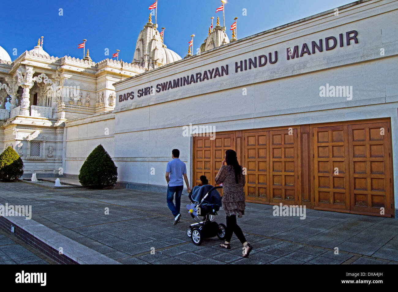 BAPS Shri Swaminarayan Mandir (l'Neasden Tempio), Neasden, London Borough of Brent, London, England, Regno Unito Foto Stock