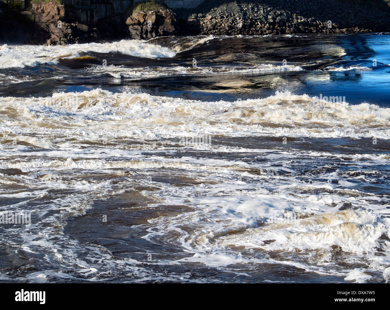 Il torrente impetuoso a invertire la tendenza cade San Giovanni fiume in piena inondazione - St John New Brunswick Canada 8 Foto Stock