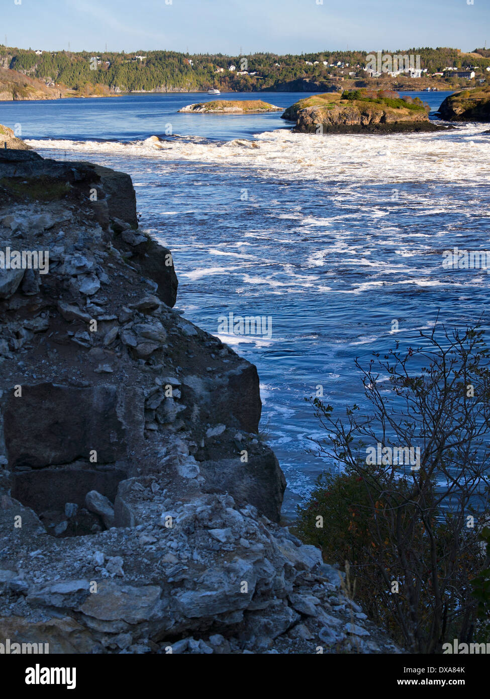 Il torrente impetuoso a invertire la tendenza cade San Giovanni fiume in piena inondazione - St John New Brunswick Canada 2 Foto Stock