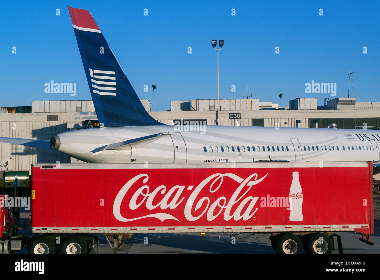 Coca Cola carrello consegna all'Aeroporto Philadelphia, Pennsylvania, STATI UNITI D'AMERICA Foto Stock