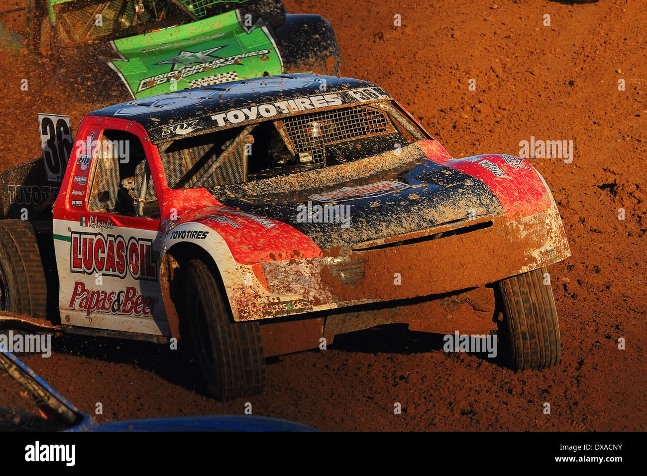CHANDLER, AZ - Ott 28: Rodrigo Ampudia (36) combatte per la posizione nel Lucas Oil Off Road racing serie Challenge Cup Foto Stock
