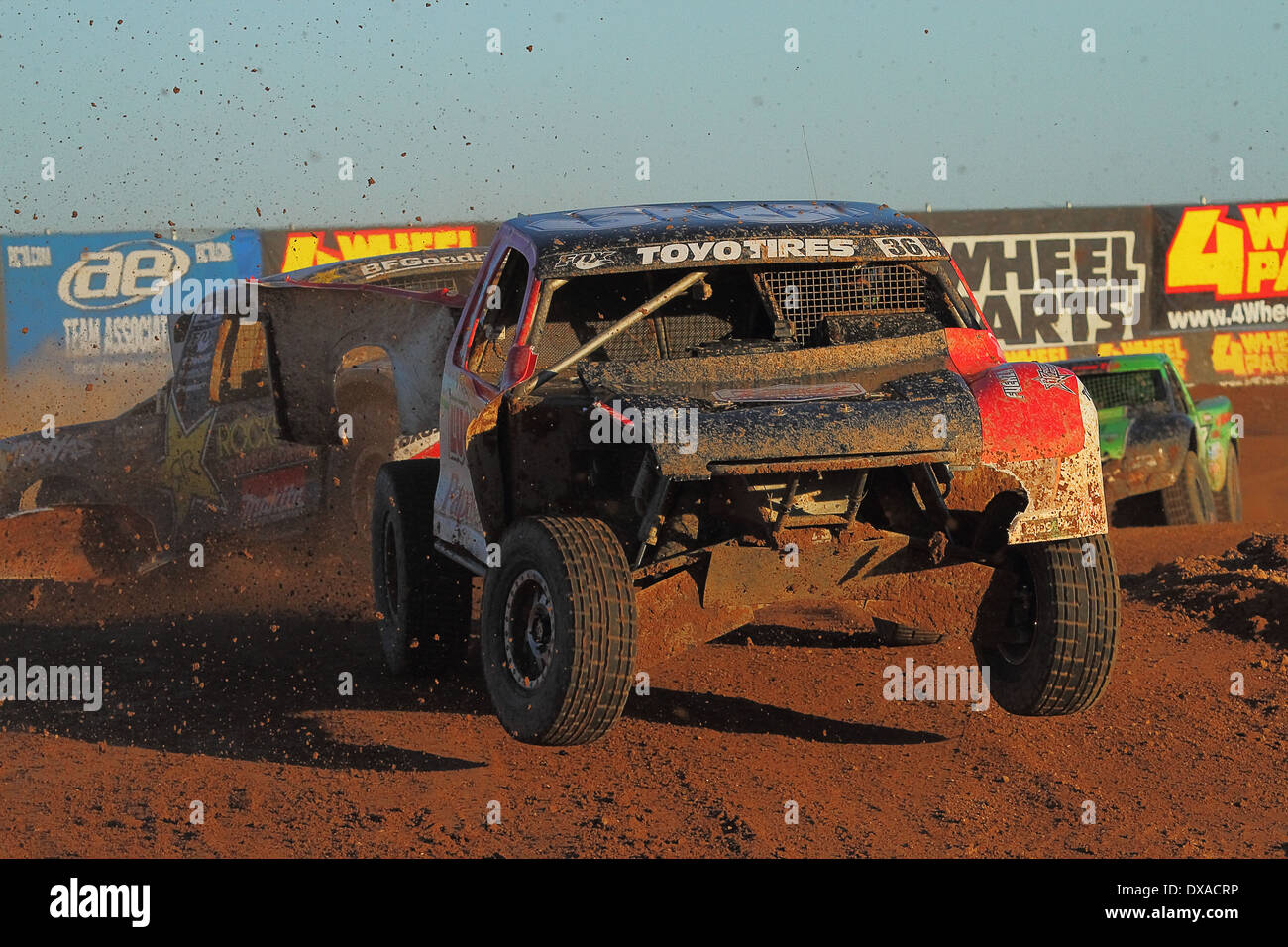 CHANDLER, AZ - Ott 28: Rodrigo Ampudia (36) combatte per la posizione nel Lucas Oil Off Road racing serie Challenge Cup. Foto Stock