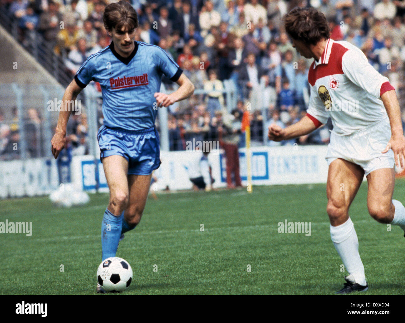 Calcio, Bundesliga, 1983/1984, Ruhr Stadio, VfL Bochum contro Fortuna Duesseldorf 6:1, scena del match, Stefan Pater (Bochum) in possesso palla Foto Stock