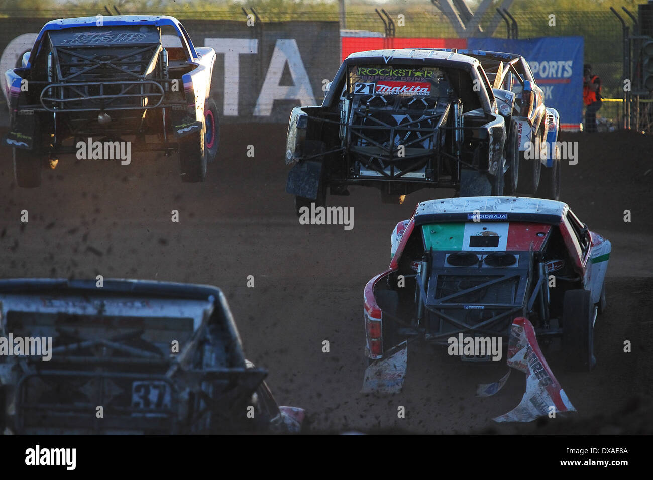 CHANDLER, AZ - Ott 28: Racers lotta per la posizione nel Lucas Oil Off Road racing serie Challenge Cup il 28 ottobre 2012. Foto Stock