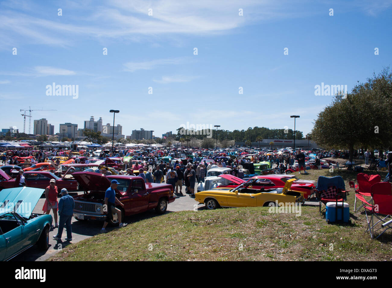 Myrtle Beach, Carolina del Sud, Stati Uniti d'America. Xxi Marzo 2014. 26 Eseguire annuale per le sole Auto Show. Questo anni 3 giorno evento porterà vicino a 4000 automobili e camion e oltre centomila persone, l'evento è sponsorizzato da il Pee Dee Street Club di stasatura tramite pertica e i vantaggi della manifestazione andrà a beneficio di enti di beneficenza locali Credit: Robert Davis/Alamy Live News Foto Stock