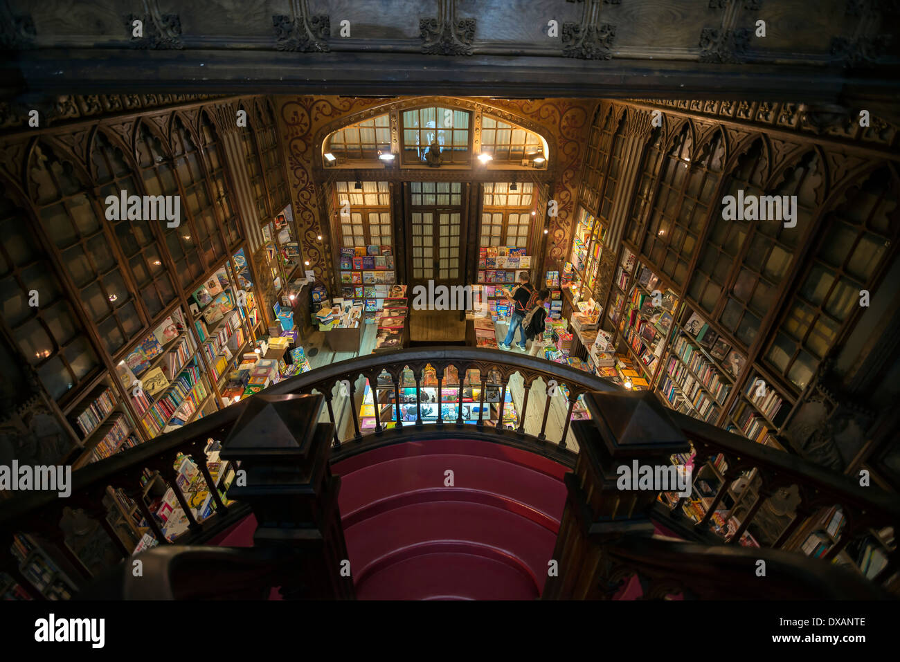 PORTO, Portogallo - 3 Marzo 2014: Interno del famoso bookstore in Porto Portogallo chiamato Livraria Lello Irmão Foto Stock