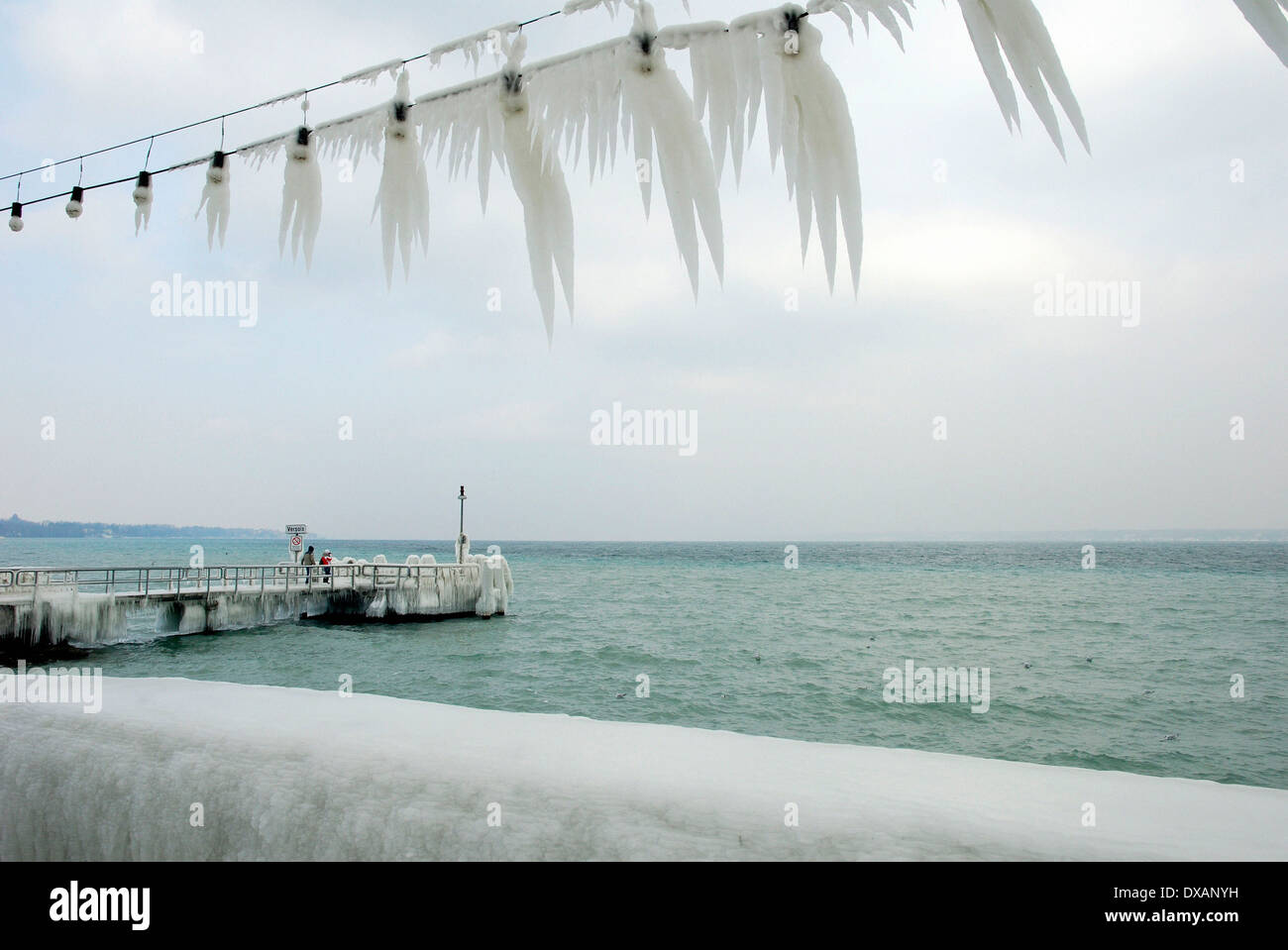 Imbarcadero ricoperta di ghiaccio Foto Stock