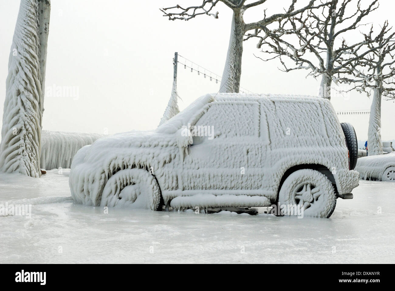 Auto coperti con ghiaccio Foto Stock