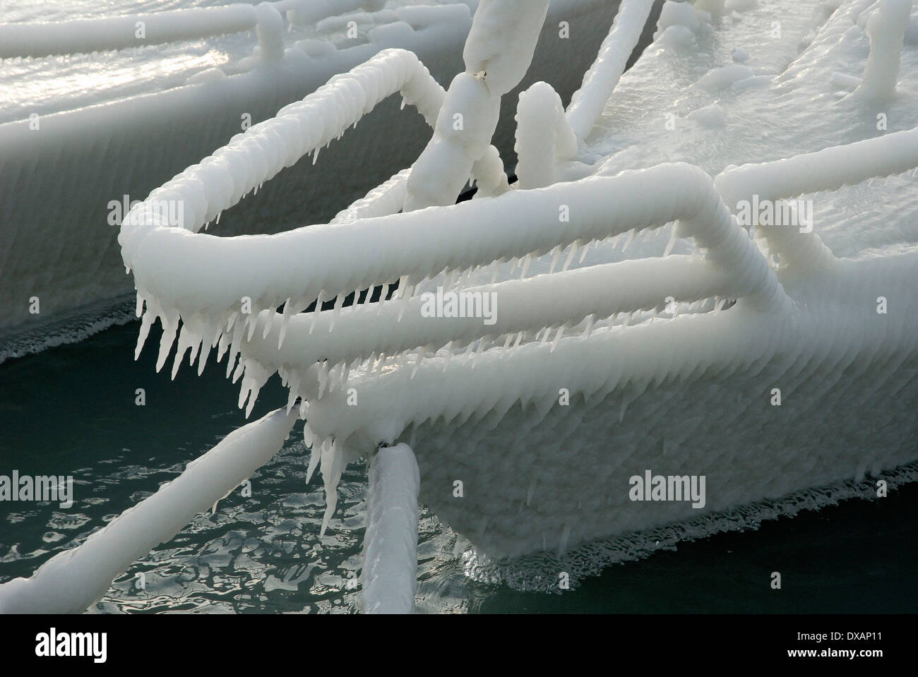 Nave coperta con ghiaccio Foto Stock