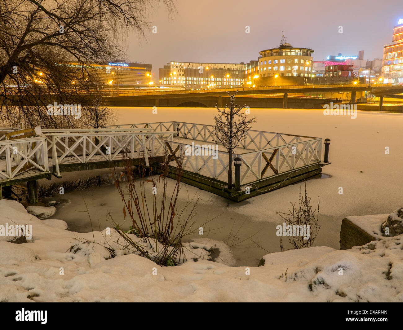 Piccolo molo in Barnhusviken ('Orfanotrofio Bay'), una via navigabile nel centro di Stoccolma, la separazione di Kungsholmen e Norrmalm. Foto Stock