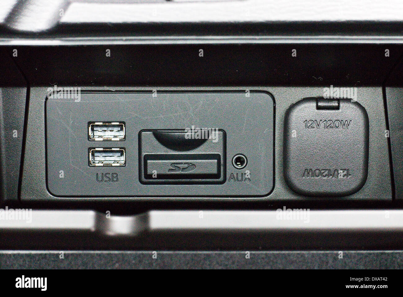 Mazda 6 2014 USB SD Card slot in auto Foto Stock