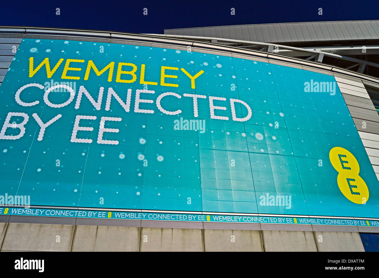 Vista dallo stadio di Wembley che mostra EE annuncio, London Borough of Brent, London, England, Regno Unito Foto Stock