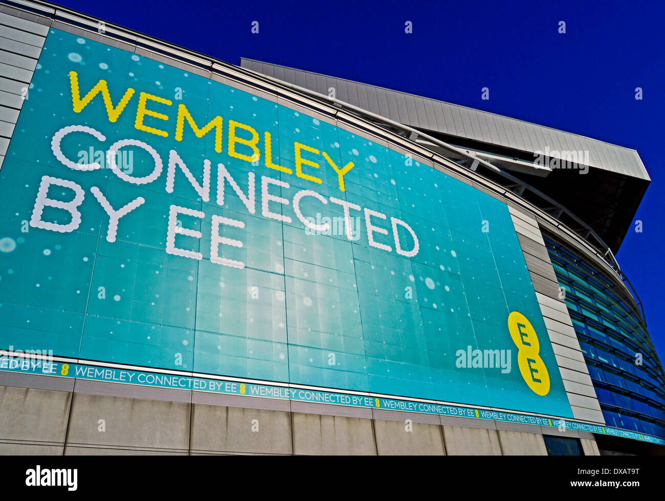 Vista dallo stadio di Wembley che mostra EE annuncio, London Borough of Brent, London, England, Regno Unito Foto Stock