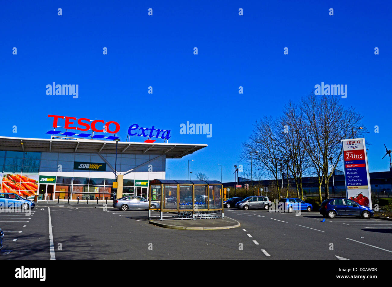 Tesco Extra Wembley, London Borough of Brent, London, England, Regno Unito Foto Stock