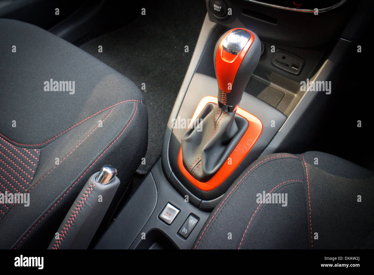 Renault Clio RS Cup cambio marcia stick Foto stock - Alamy