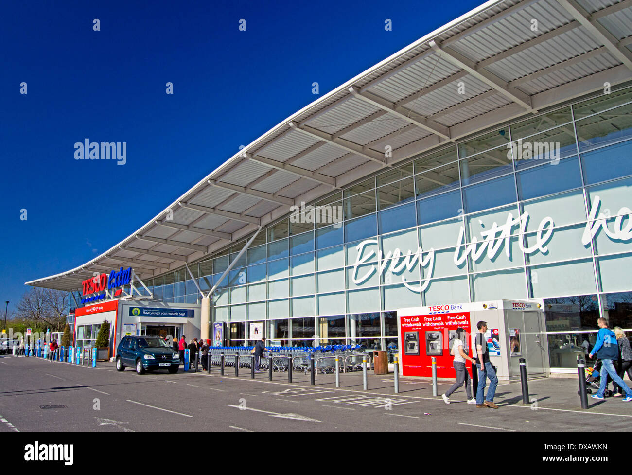 Tesco Extra Wembley, London Borough of Brent, London, England, Regno Unito Foto Stock