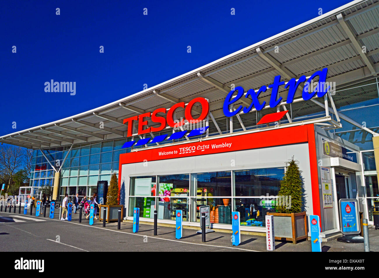 Tesco Extra Wembley, London Borough of Brent, London, England, Regno Unito Foto Stock