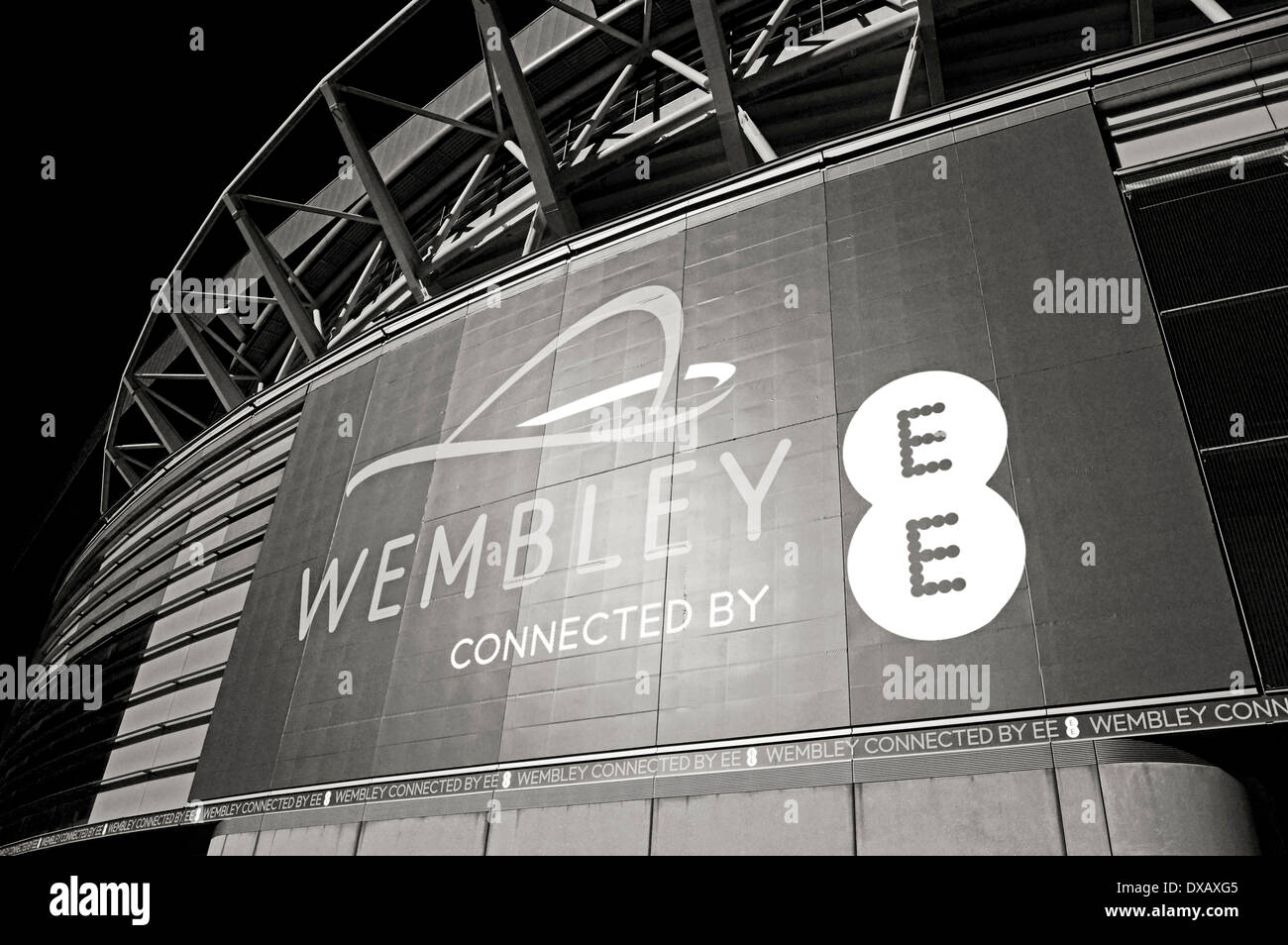 Vista dallo stadio di Wembley che mostra EE annuncio, London Borough of Brent, London, England, Regno Unito Foto Stock