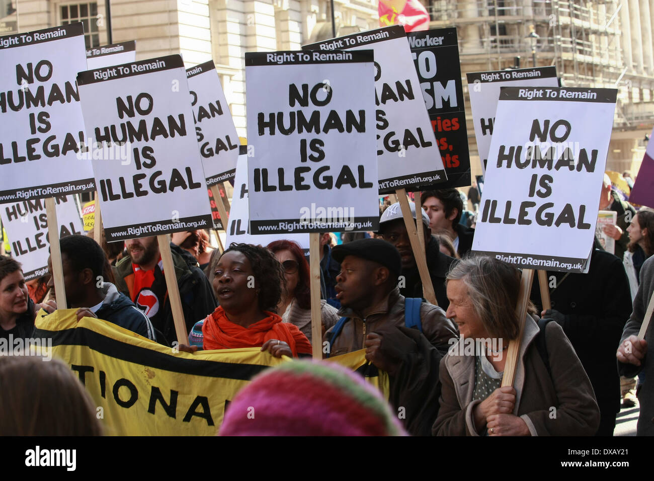 I sindacati e i gruppi della società civile di manifestare contro il razzismo in marzo a Londra Foto Stock