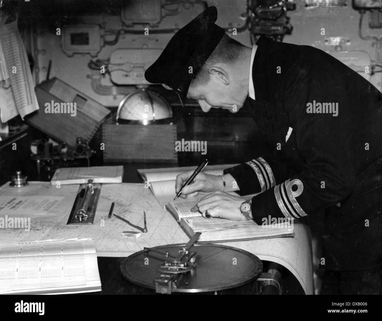 Royal Navy durante la seconda guerra mondiale. Una navigazione di officer tenute un corso per una corazzata Foto Stock