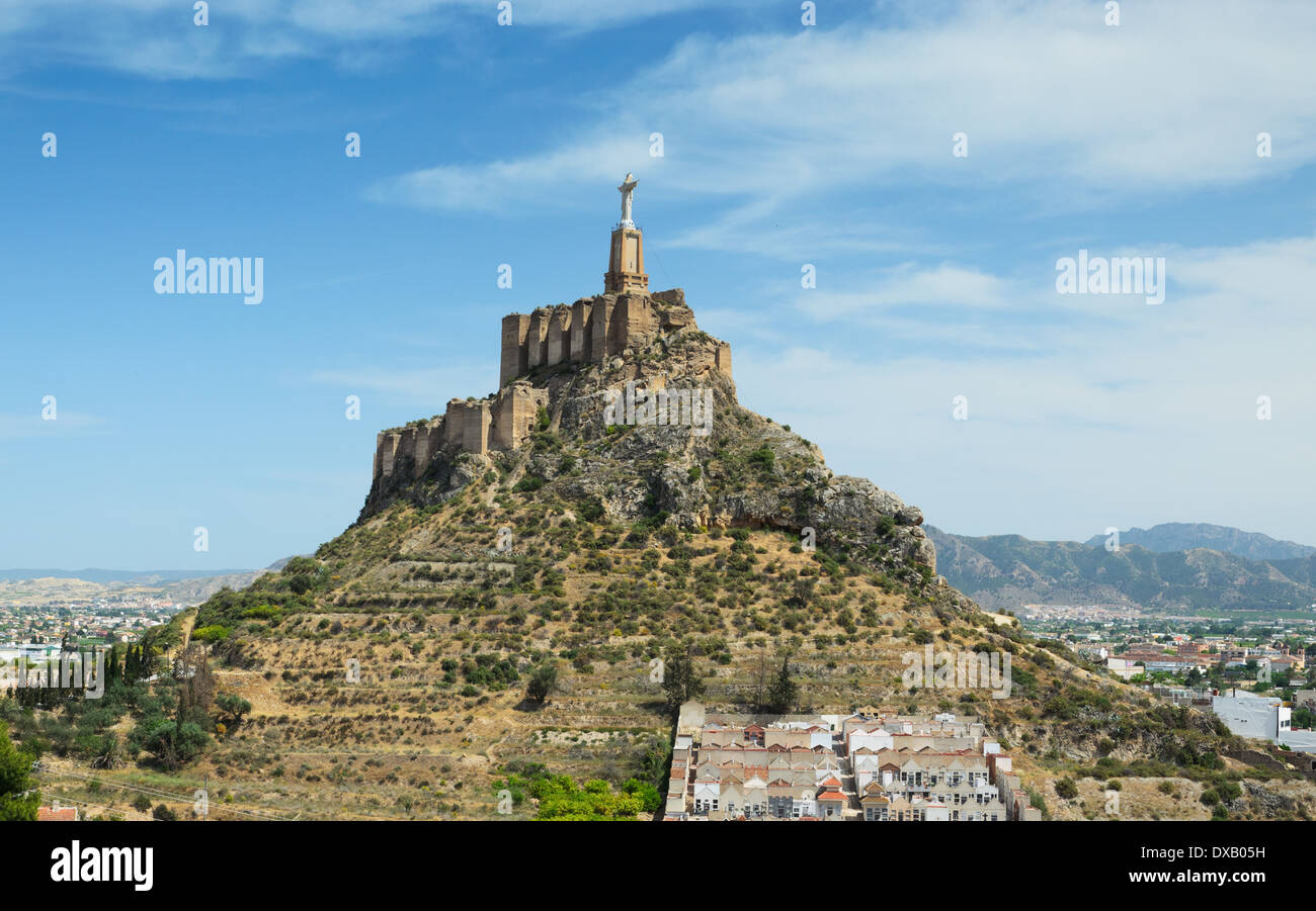 Valle di spagnolo con antico castello di Monteagudo Foto Stock