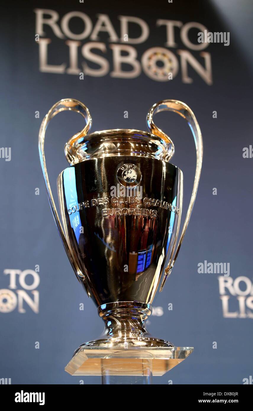 Nyon, Svizzera. Xxi Mar, 2014. Champions League quarterfinal disegnare. UEFA Champions League Trophy sul credito display: Azione Plus sport/Alamy Live News Foto Stock