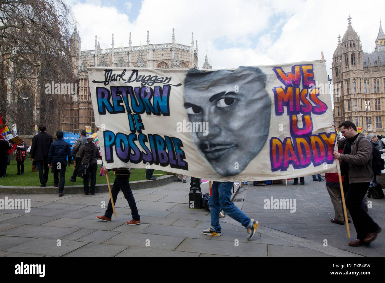 Londra, Regno Unito. Il 22 marzo 2014. Un antirazziste marzo dal Parlamento a Trafalgar Square in segno di protesta contro il razzismo a Londra. Credito: Sebastian Remme/Alamy Live News Foto Stock