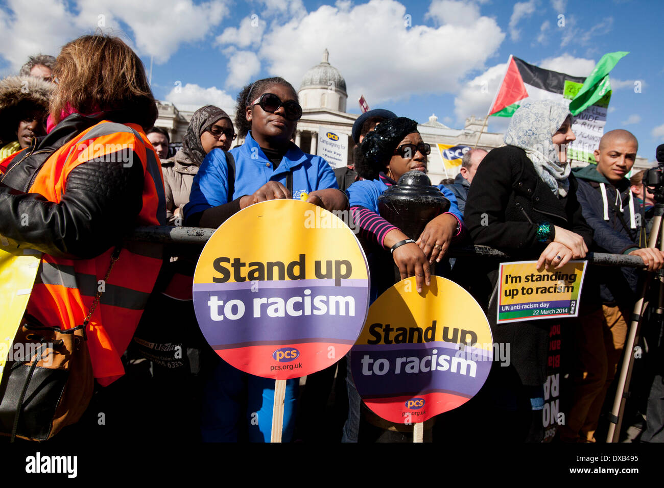 Londra, Regno Unito. Il 22 marzo 2014. Un antirazziste marzo dal Parlamento a Trafalgar Square in segno di protesta contro il razzismo a Londra. Credito: Sebastian Remme/Alamy Live News Foto Stock